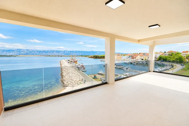 Seafront luxury apartment with panoramic views