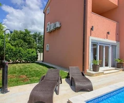 Medulin - Przestronna rezydencja rodzinna z basenem