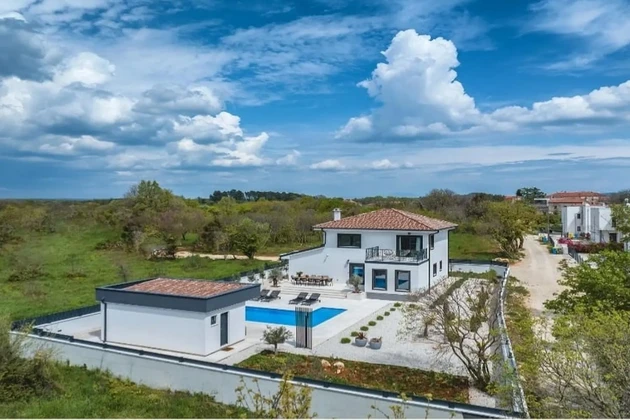 Istria, Krnica, krásna moderná vila s rozlohou 135 m² na veľkom, upravenom pozemku