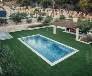 Priestranný byt s bazénom na predaj v Šibeniku v Chorvátsku