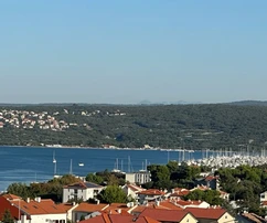 NUEVO Y ATRACTIVO ÁTICO DÚPLEX CON VISTAS AL MAR, EN UNA ZONA TRANQUILA.