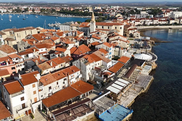 Istrie, Umag, Maison en pierre authentique au bord de la mer, une rareté sur le marché