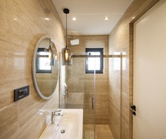 Modern új villa közvetlenül a tengerparton eladó Horvátországban