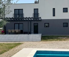 Istrie, Pula, moderní samostatně stojící vila s výhledem do zeleně, klidná oáza