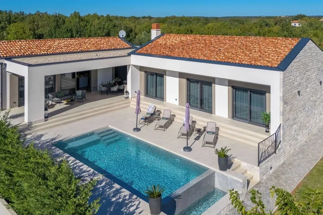 Isztria, Rovinj: Modern, egyszintes luxusvilla