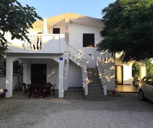 Property with 4 apartments