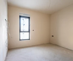 Omiš, espacioso apartamento de dos dormitorios en la cuarta planta, segunda línea del mar