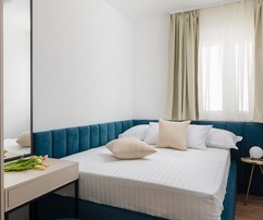 Luxusvilla direkt am Meer mit Pool in Trogir zu verkaufen