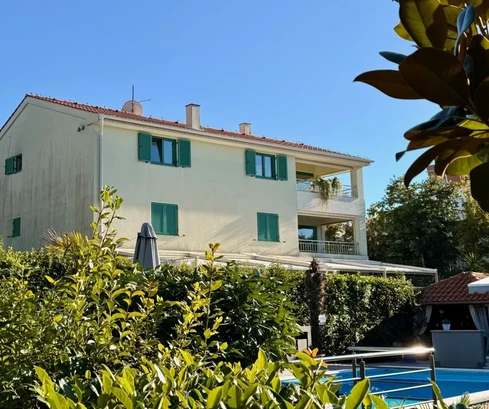 APARTAMENTO EN UBICACIÓN ATRACTIVA, ¡A 100 M DE LA PLAYA!