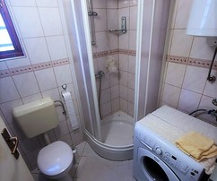 Bájos tengerparti ház udvarral Rogoznicában