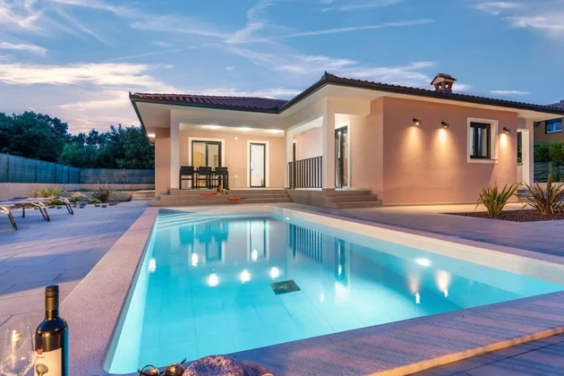 Hermosa casa nueva con piscina, Istria, Labin