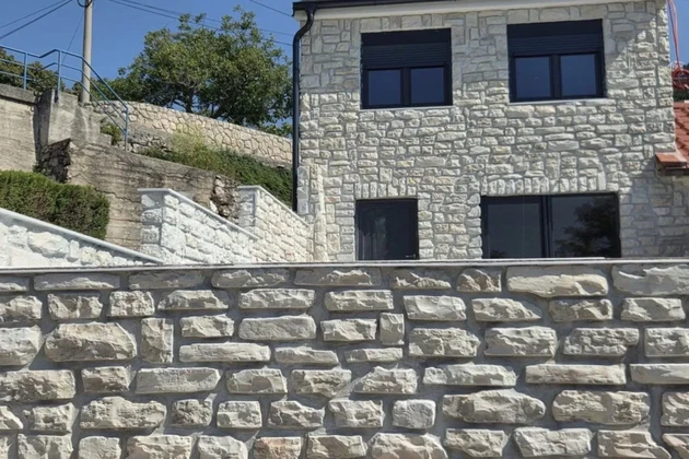 Casa con piscina e vista mare nei dintorni di Crikvenica