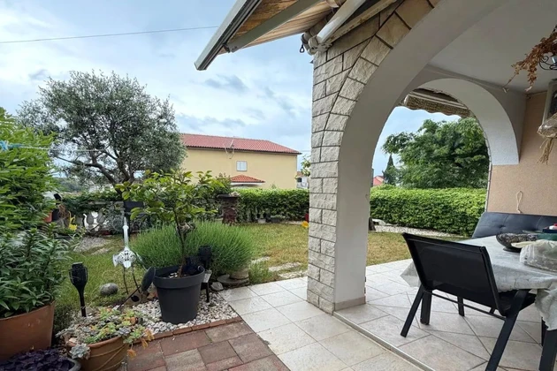 Appartement avec jardin, dans un emplacement attractif, à 500 m de la mer !