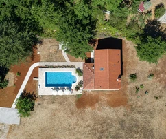 Casa de piedra con piscina en venta cerca de Labin en Croacia