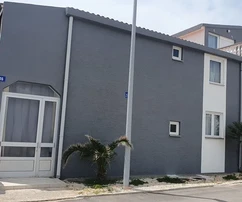 Nehnuteľnosť ideálna na turizmus, každý apartmán má vlastný samostatný vchod