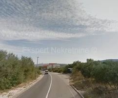 Trogir, Plano, terreno edificabile di 3245 m2, suddiviso in 5 lotti, strada