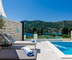 Tengerparti fehér villa extra telekkel – Dubrovnik