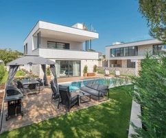 Villa mit Pool im Zentrum von Funtana zu verkaufen in Kroatien