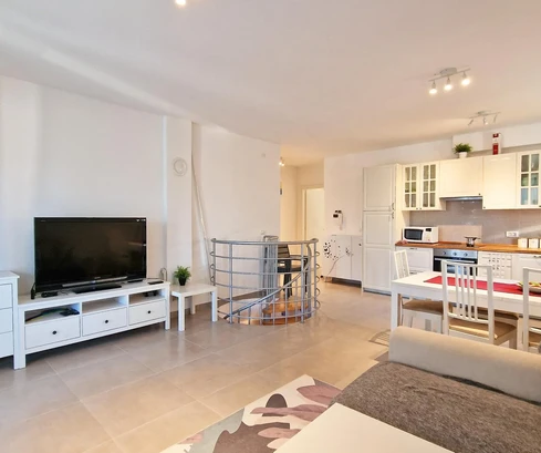 Peroj, Fazana - Apartamento espacioso de 130 m² con jardín de 227 m² y gran bodega