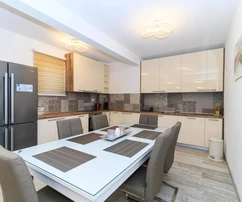 Moderný dom na predaj v Okrug Gornji na ostrove Čiovo v Chorvátsku