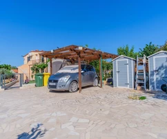 Valdebekben különálló apartmanokkal rendelkező villa eladó Horvátországban