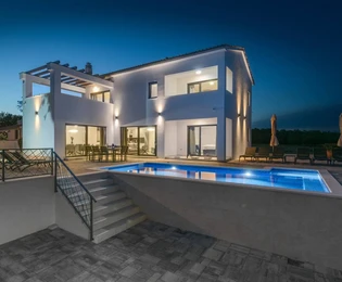 Casa moderna con piscina disponible en Marčana, Croacia
