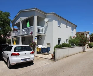 Spaziosa casa con 6 camere da letto a pochi passi dal mare - Isola di Vir