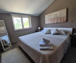 Dům s byty na prodej v Privlace nedaleko moře v Chorvatsku