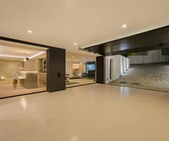 Moderne mediterrane Villa mit Meerblick