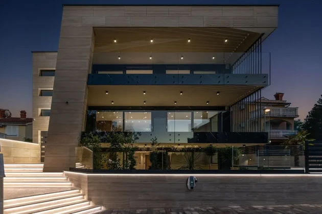 EXCLUSIVE PENTHOUSE WITH PANORAMIC SEA VIEW AND POOL, IN AN ATTRACTIVE LOCATION, 80 M FROM THE BEACH!