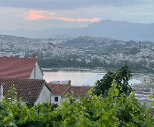 Haus mit Meerblick in Podstrana zu verkaufen in Kroatien