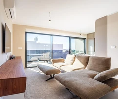 Čiovo, Okrug Gornji, zařízený dvoupokojový byt se střešní terasou