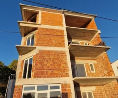 Trogir, Saldun, casa con 5 appartamenti 487 m2, non finita, vista mare aperto