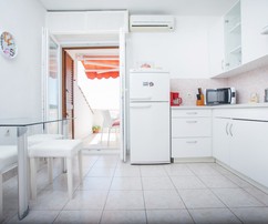 Incantevole casa a Trogir con quattro appartamenti vicino al mare