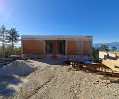 Moderní čtyřpokojový byt na prodej v Kostreně v Chorvatsku