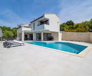 NUOVA VILLA MEDITERRANEA CON PISCINA E VISTA MARE PANORAMICA, IN POSIZIONE TRANQUILLA!