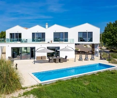 Isztria, Višnjan: Luxus villa medencével és nagy kerttel