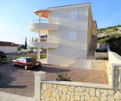 Casa plurifamiliare fronte mare di Solta in vendita