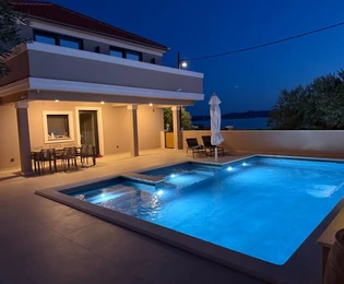 Első sorban lévő Diklo villa