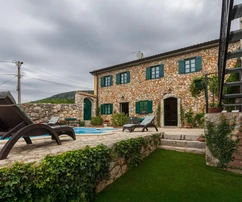 Charmante villa avec piscine à vendre à Bribir en Croatie