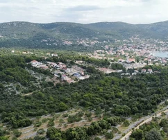 <p>Vinišće, terrain agricole de 3011 m², route d'accès, à 500 m de la mer</p>