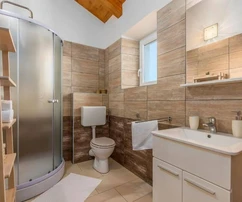 Vila s bazénom a veľkým pozemkom na predaj v Chorvátsku