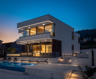 Villa di alta qualità con piscina a sfioro nel cuore della Dalmazia