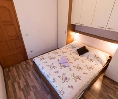Casa con apartamentos y un ático en venta en Kukljica, Croacia