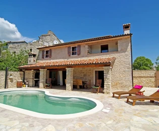 Casa tradizionale in pietra con piscina, Istria, Barban