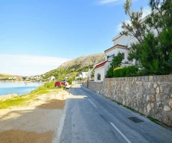 Casa frente al mar con restaurante en la isla de Pag