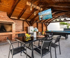 Villa in vendita a Okrug a pochi passi dal mare in Croazia