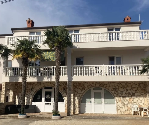 Tengerhez közeli funtanai otthon várja új tulajdonosát Horvátországban