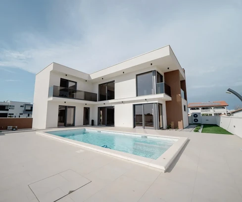 Luxusná vila na predaj v Privlake blízko mora v Chorvátsku