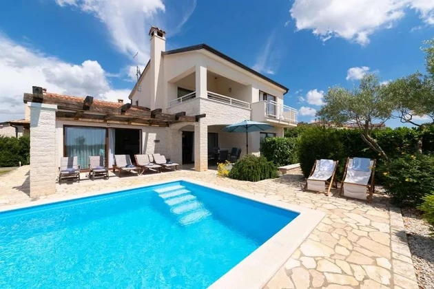 Istria, Višnjan: villa con vista panoramica e piscina